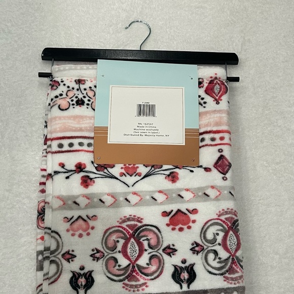 *New* Majesty Home Patterned Soft Fringe Luxe Throw Blanket 50” X 60” - Picture 4 of 4